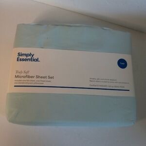 Bed Bath & Beyond Light Blue Microfiber Sheet Set.